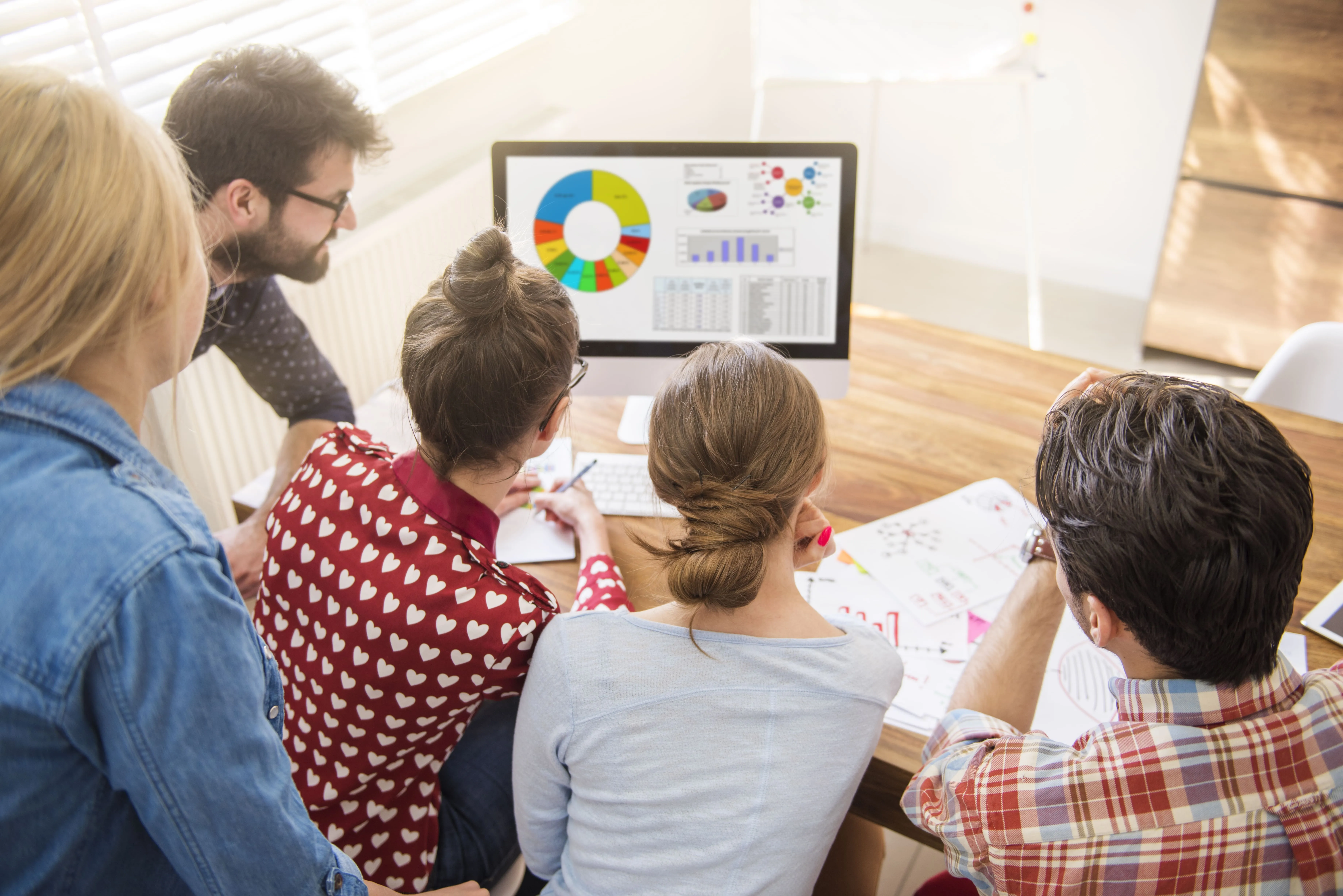 workers-looking-monthly-statistics